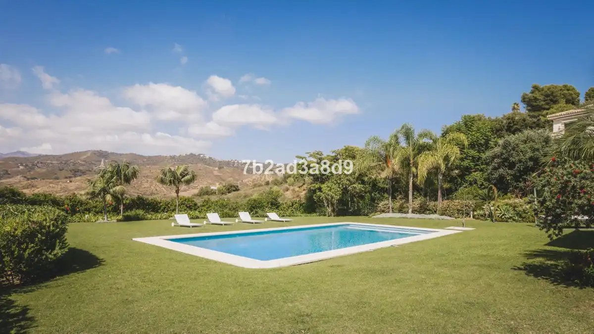Piscina de Casa o xalet en venda en Marbella amb Aire condicionat, Jardí privat i Terrassa