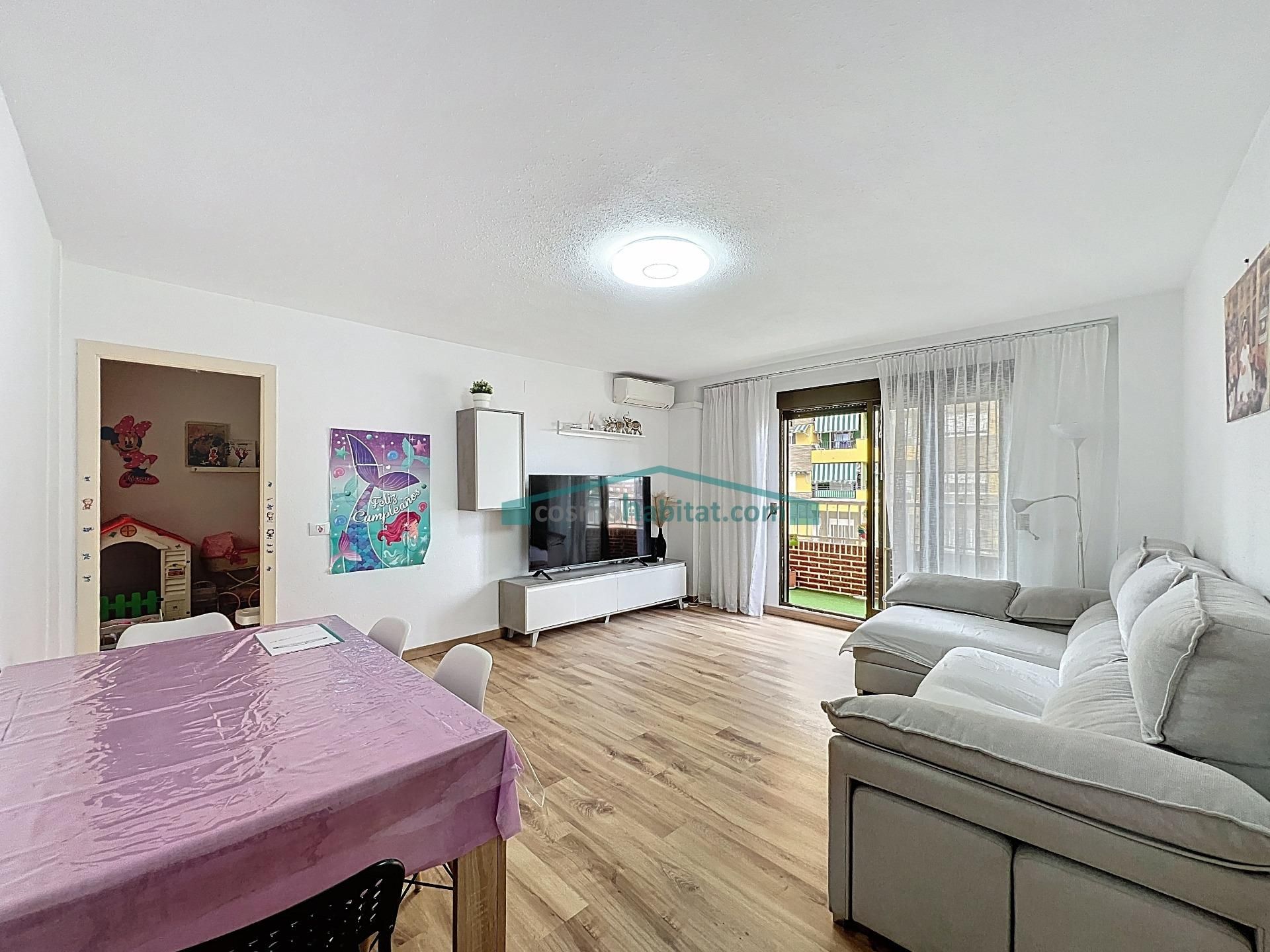 Living room of Flat for sale in Alginet  with Air Conditioner, Parquet flooring and Balcony