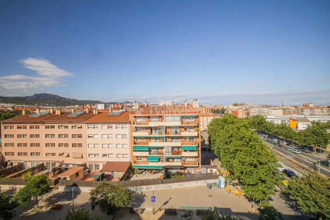 Vista exterior de Piso en venta en Terrassa con Calefacción y Balcón