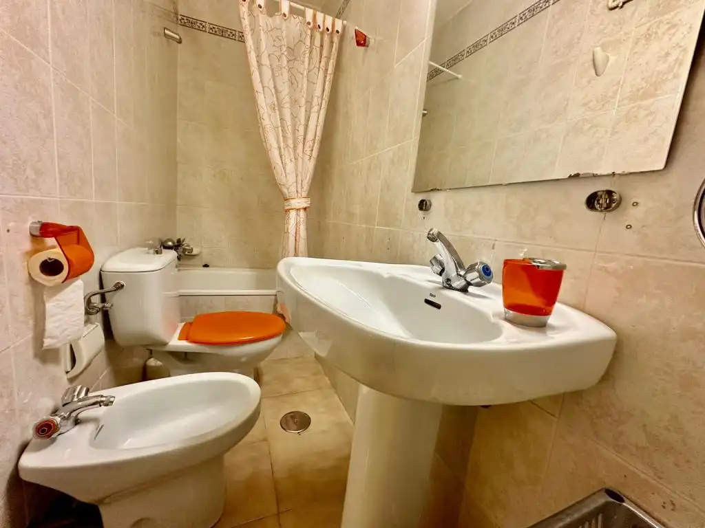 Baño de Estudio de alquiler en Granada con Calefacción, Amueblado y Lavadora