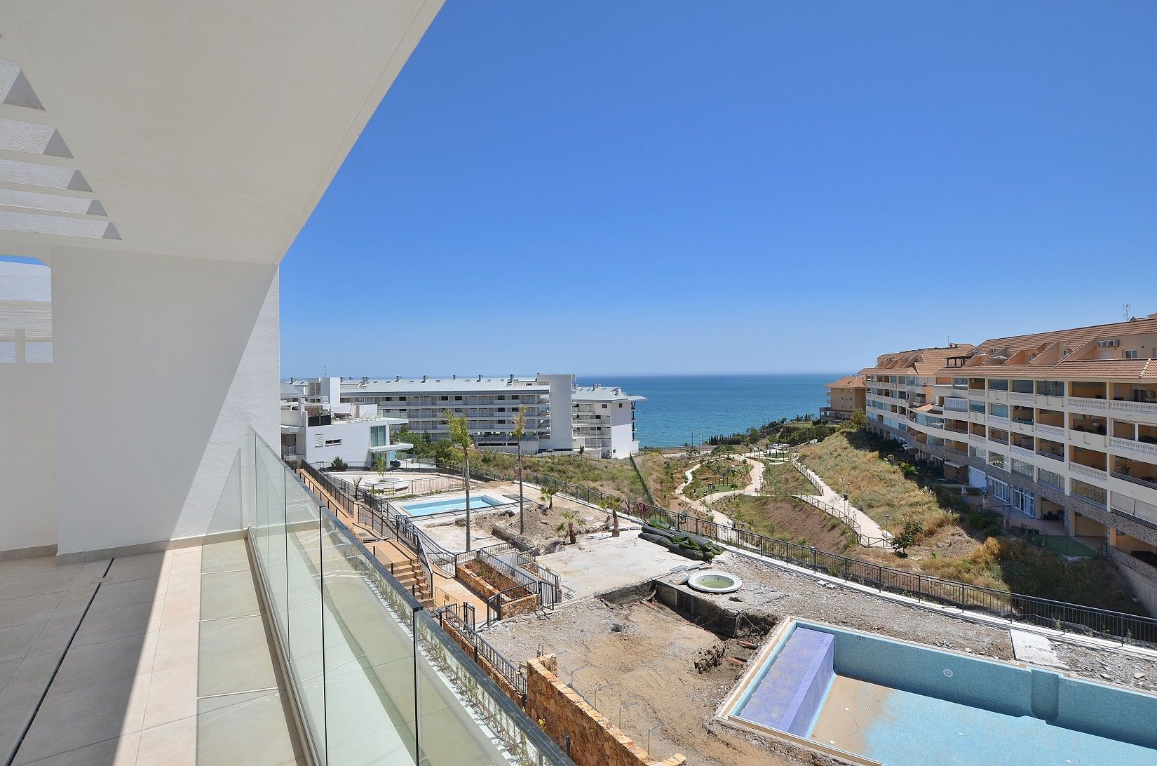 Swimming pool of Attic for sale in Fuengirola  with Air Conditioner, Terrace and Storage room