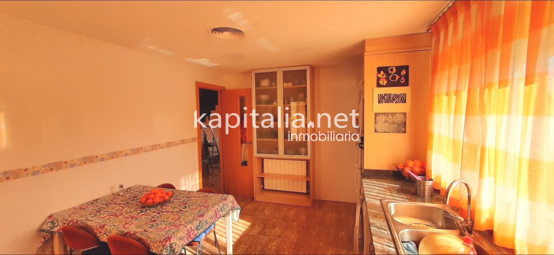 Cuina de Casa adosada en venda en L'Alcúdia de Crespins amb Aire condicionat, Calefacció i Terrassa