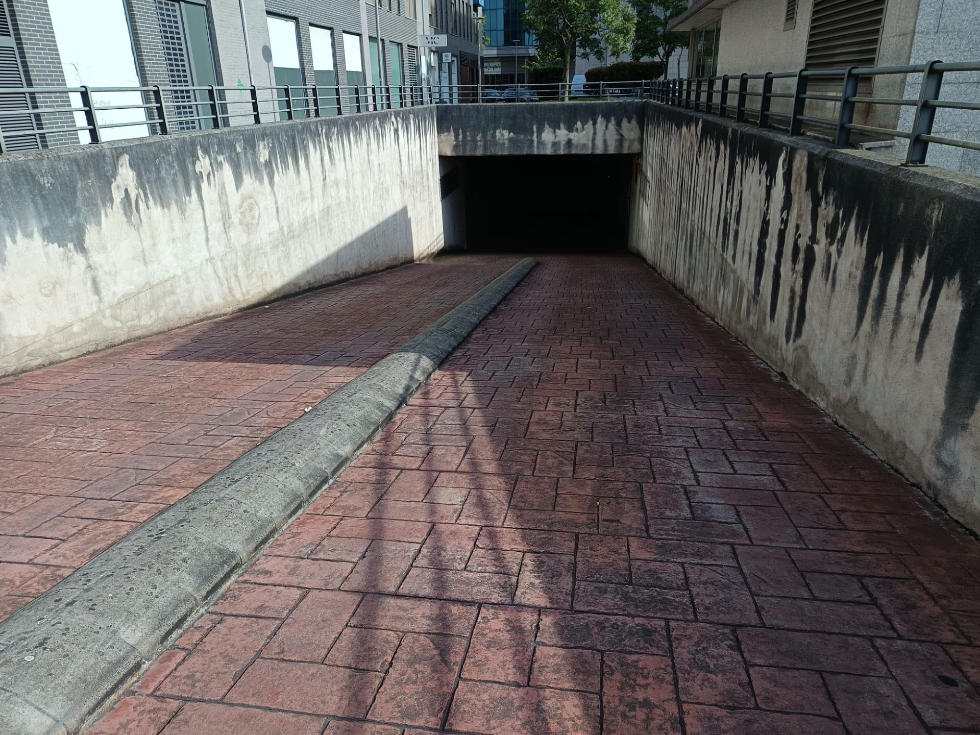 Vista exterior de Garatge en venda en Santander