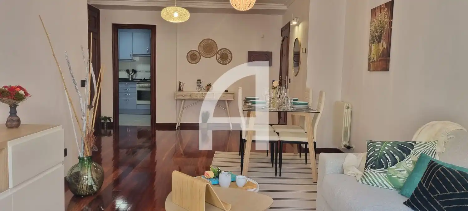 Comedor de Piso de alquiler en Vigo  con Calefacción, Trastero y Amueblado