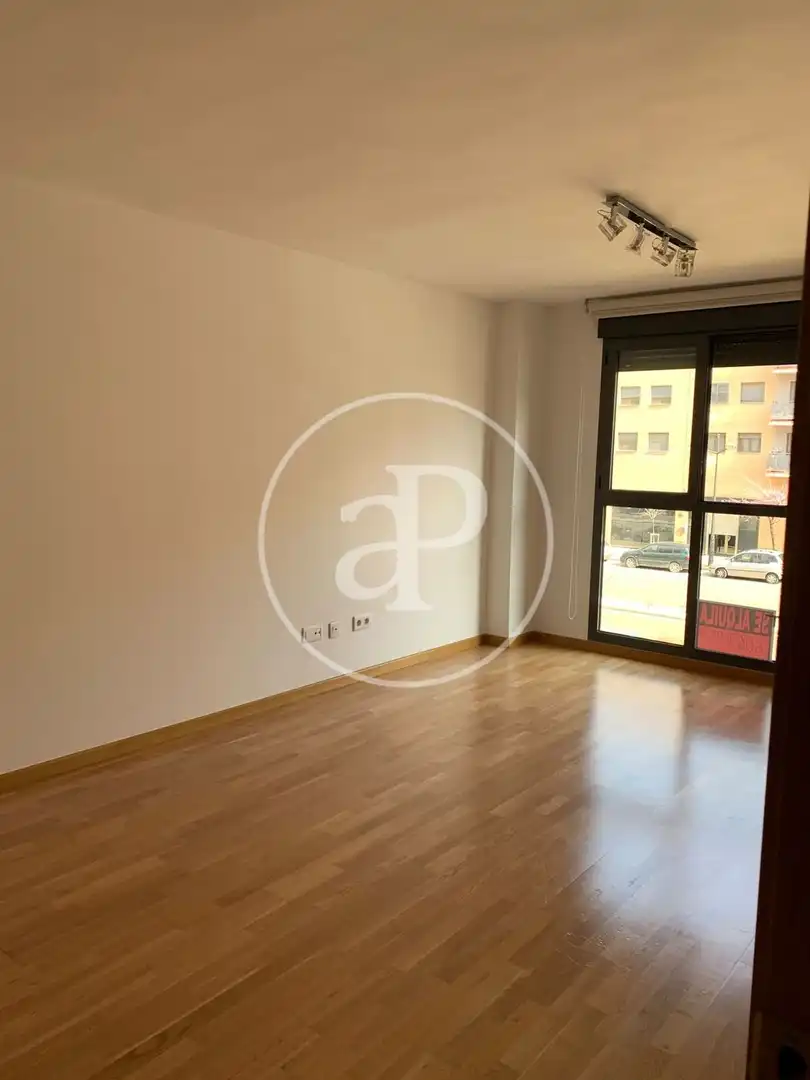 Wohnung zur Miete in Valencia mit Klimaanlage, Heizung und Abstellraum