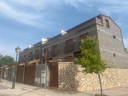 Vista exterior de Casa o xalet en venda en Daganzo de Arriba amb Terrassa i Balcó