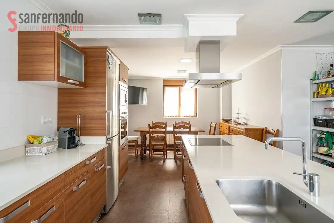 Cocina de Casa o chalet en venta en Santa Cruz de Bezana con Calefacción, Jardín privado y Balcón