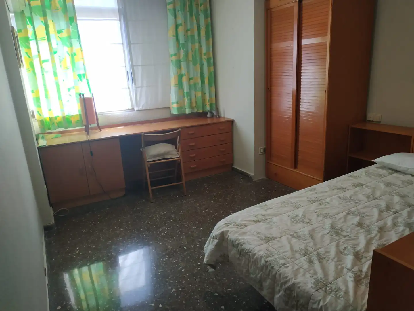 Habitación de Piso de alquiler en Valencia con Amueblado, Horno y Lavadora