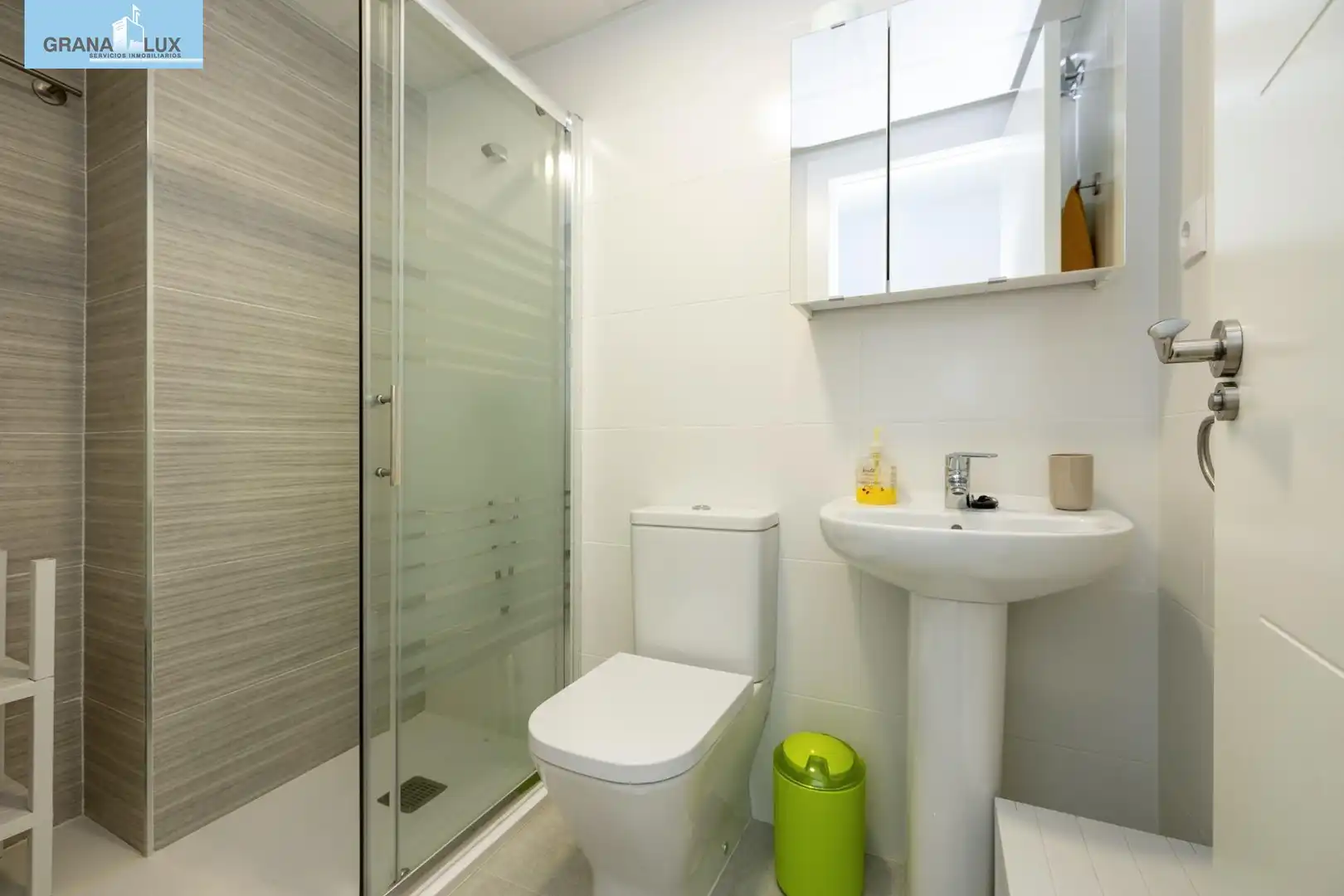 Baño de Piso en venta en Almuñécar con Aire acondicionado, Jardín privado y Terraza