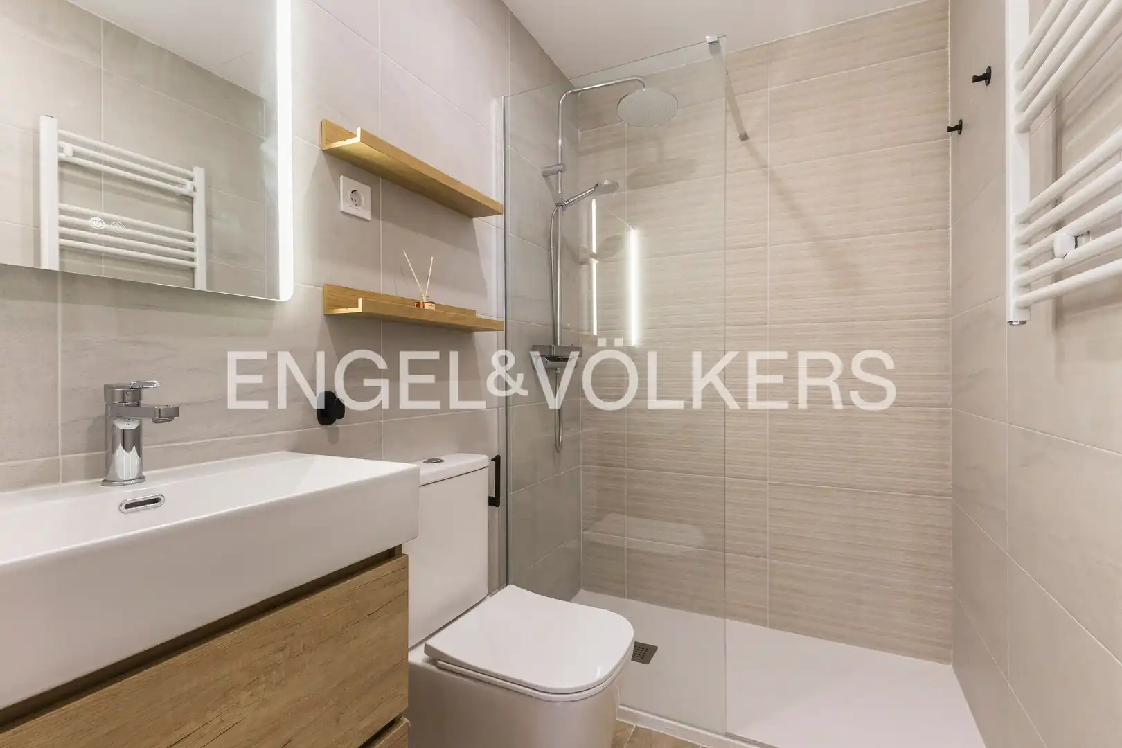 Baño de Planta baja de alquiler en Madrid con Aire acondicionado y Calefacción