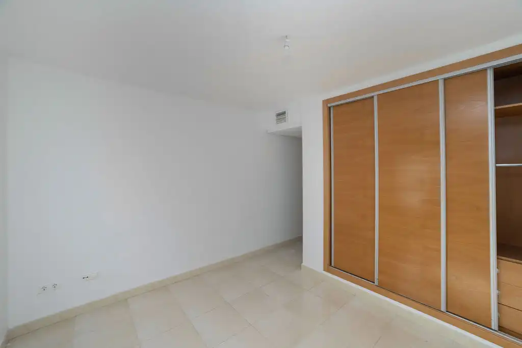 Dormitori de Pis en venda en Alicante / Alacant amb Piscina