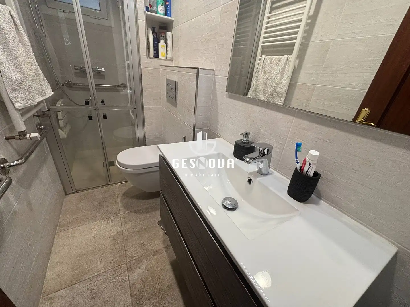Badezimmer von Wohnung zum Verkauf in L'Hospitalet de Llobregat mit Klimaanlage und Heizung