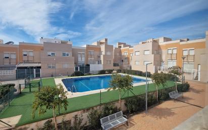 Piscina de Casa adosada en venda en  Almería Capital amb Terrassa