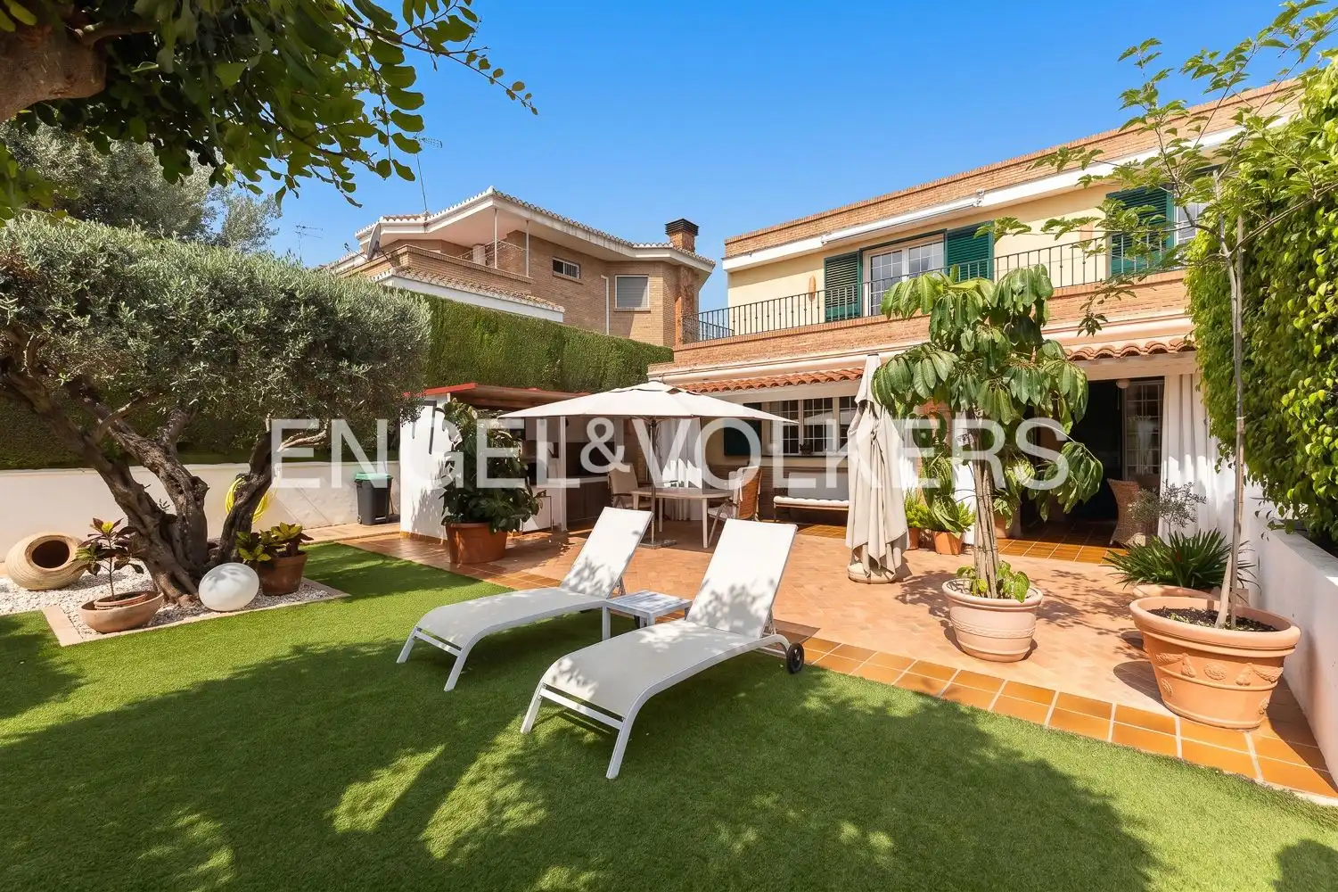 Vista exterior de Casa o xalet en venda en Torrent amb Aire condicionat, Calefacció i Jardí privat