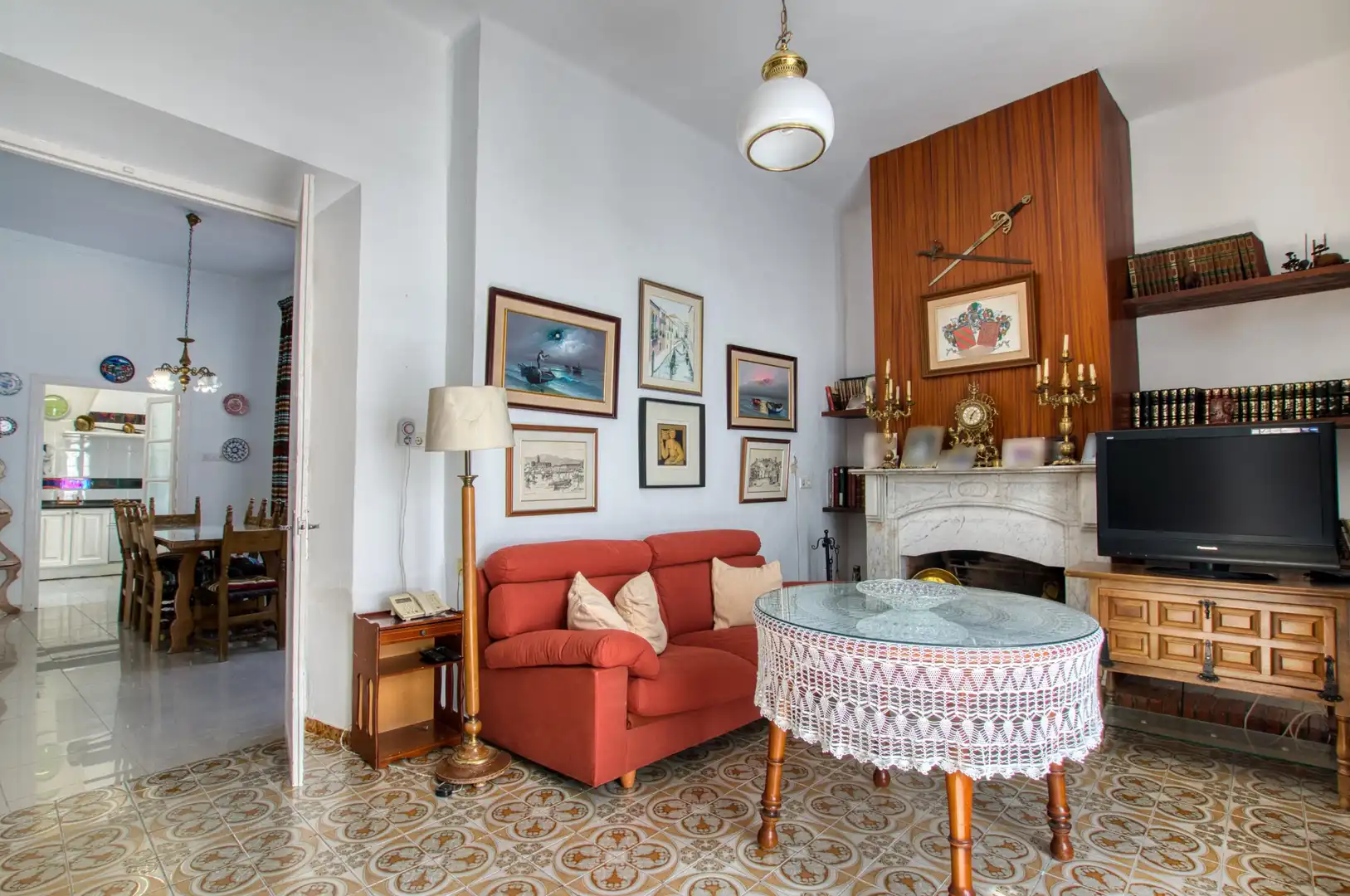 Sala d'estar de Casa adosada en venda en Vélez-Málaga amb Jardí privat, Traster i Piscina comunitària