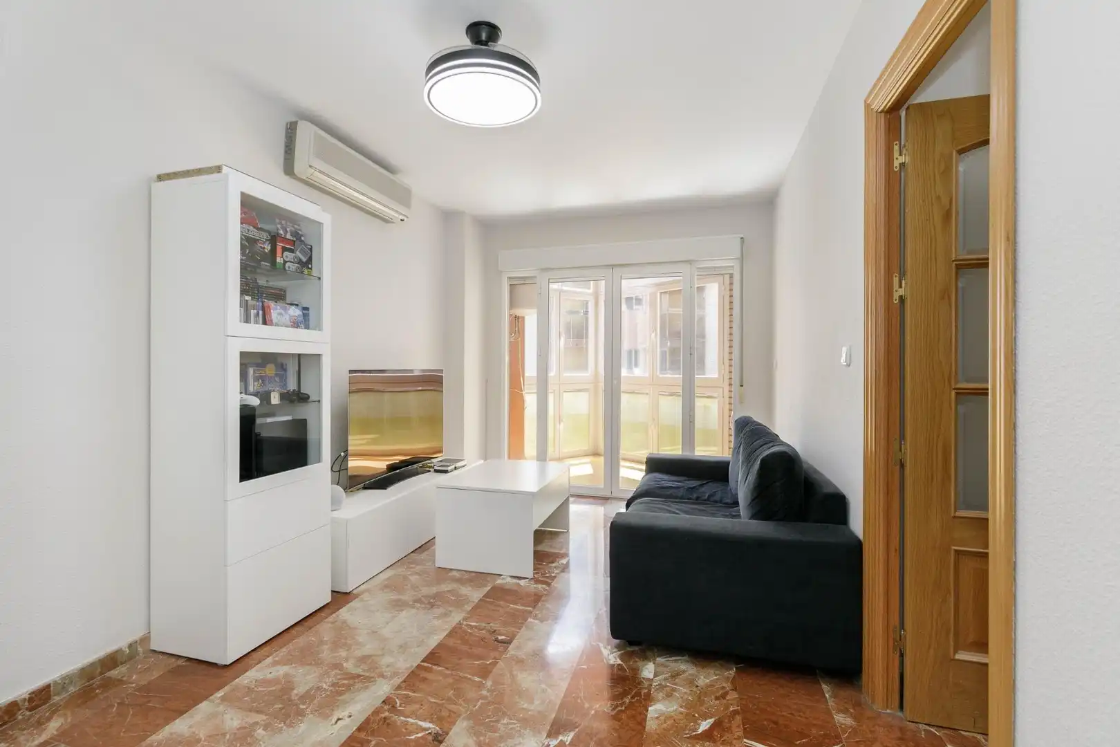 Living room of Flat for sale in Granada  with Air Conditioner, Terrace and Balcony