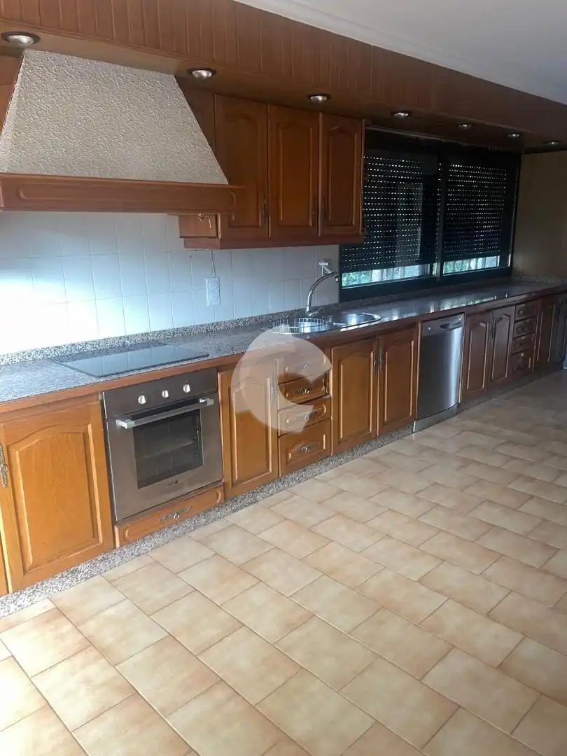 Cuina de Casa o xalet en venda en Entrimo amb Calefacció, Jardí privat i Traster
