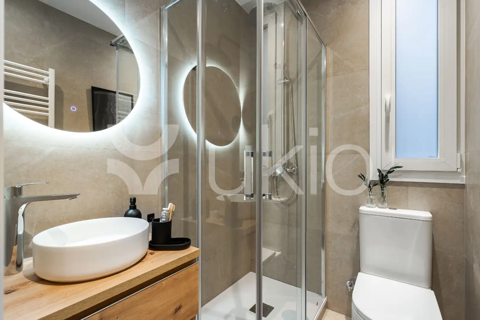 Bany de Apartament de lloguer en Madrid amb Aire condicionat, Calefacció i Moblat