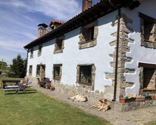 Vista exterior de Casa o xalet en venda en Merindad de Montija amb Calefacció, Jardí privat i Moblat