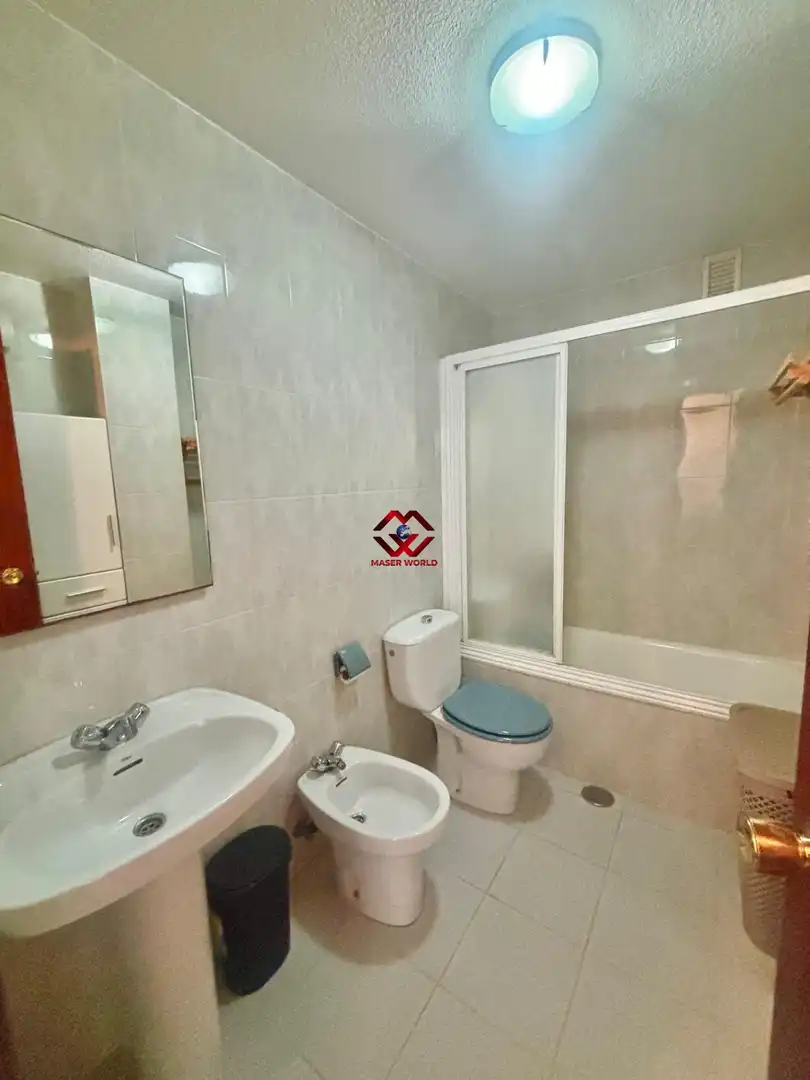 Baño de Apartamento en venta en San Pedro del Pinatar con Aire acondicionado, Calefacción y Amueblado