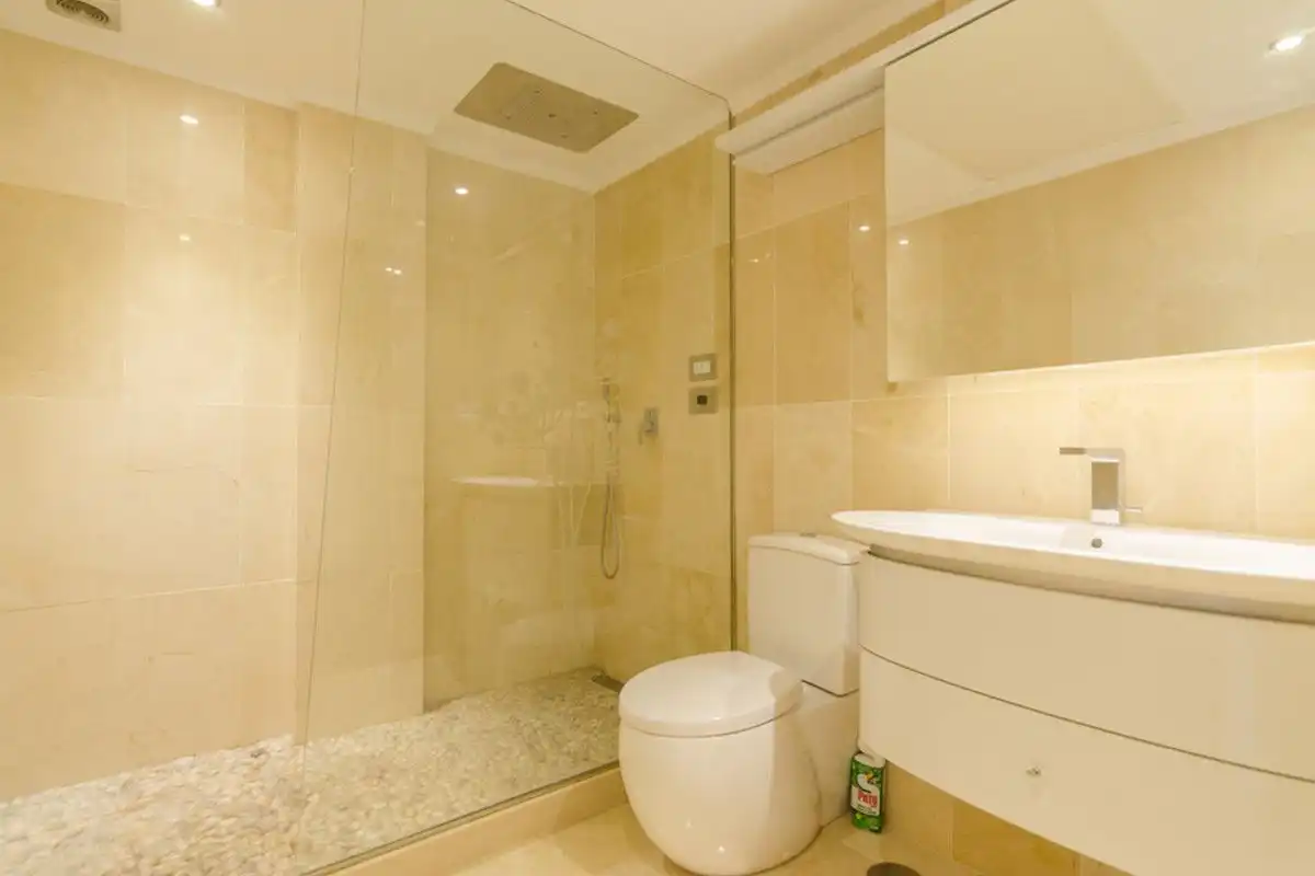 Bany de Apartament en venda en Marbella amb Aire condicionat, Calefacció i Parquet