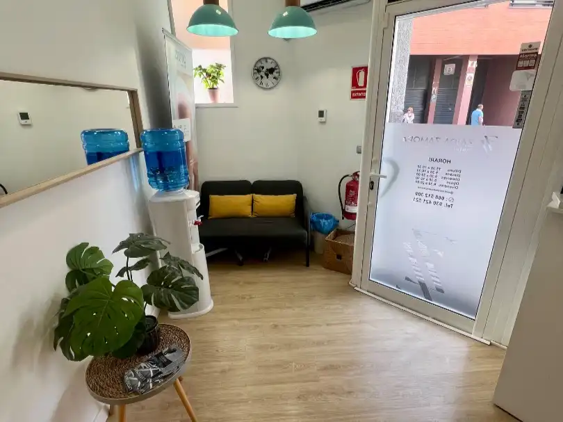 Local comercial en traspaso en Carrer de Mossèn Cinto Verdaguer 13, imagen 2