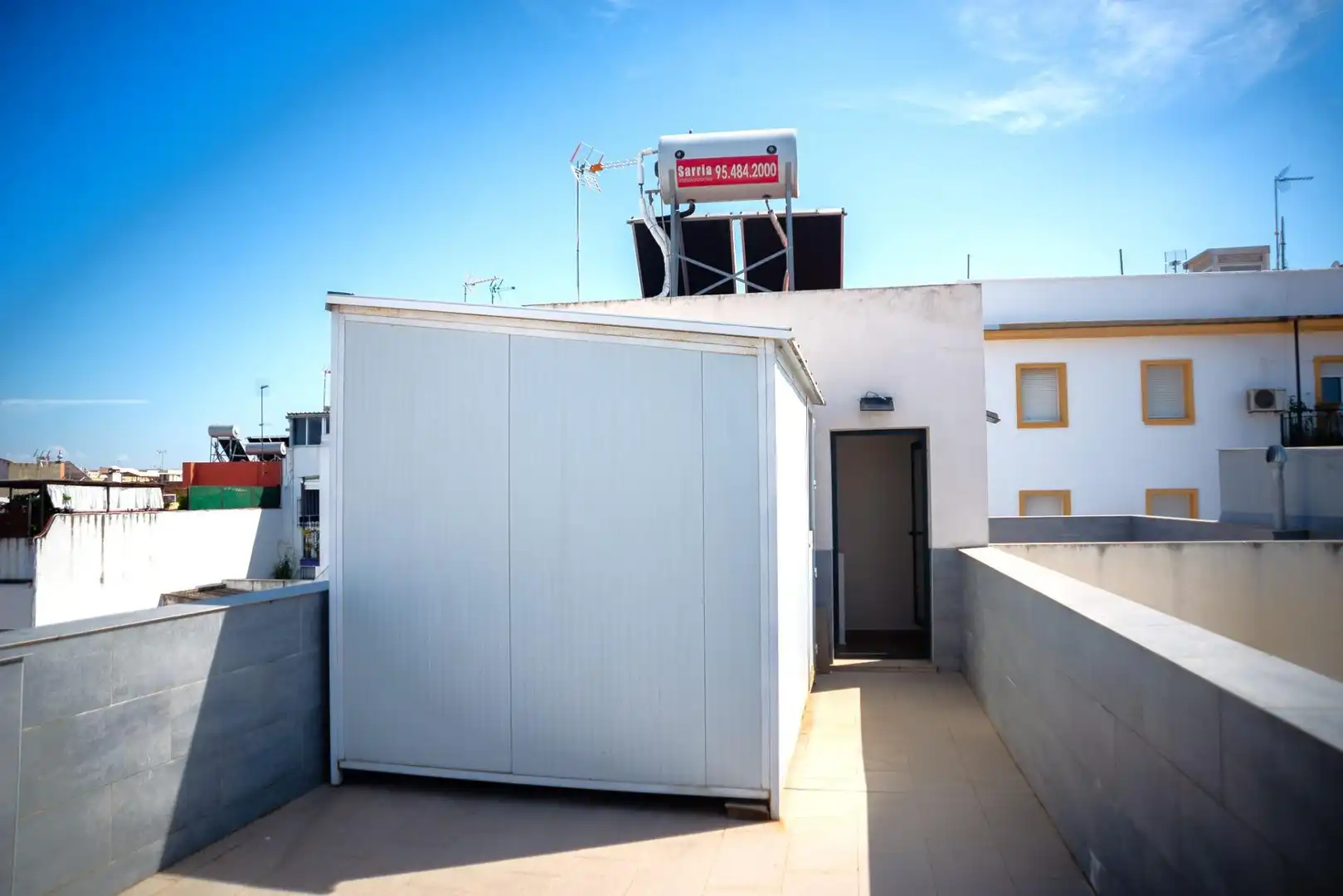Vista exterior de Casa adosada en venta en Camas con Terraza y Trastero