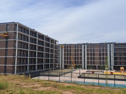 Vista exterior de Pis en venda en Manresa amb Aire condicionat, Terrassa i Piscina