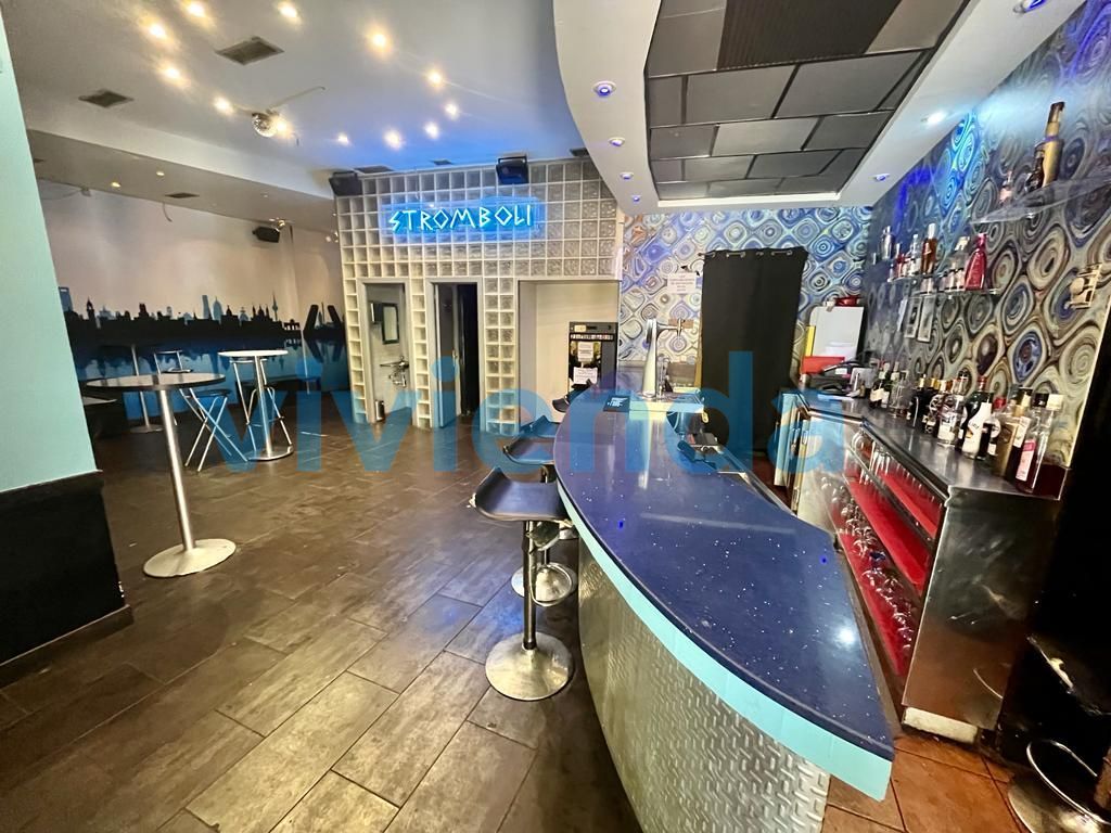 Premises for sale in Calle suecia , Rosas - Musas
