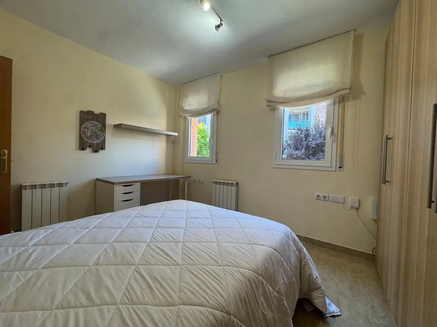 Bedroom of Flat for sale in Manresa  with Air Conditioner, Terrace and Storage room