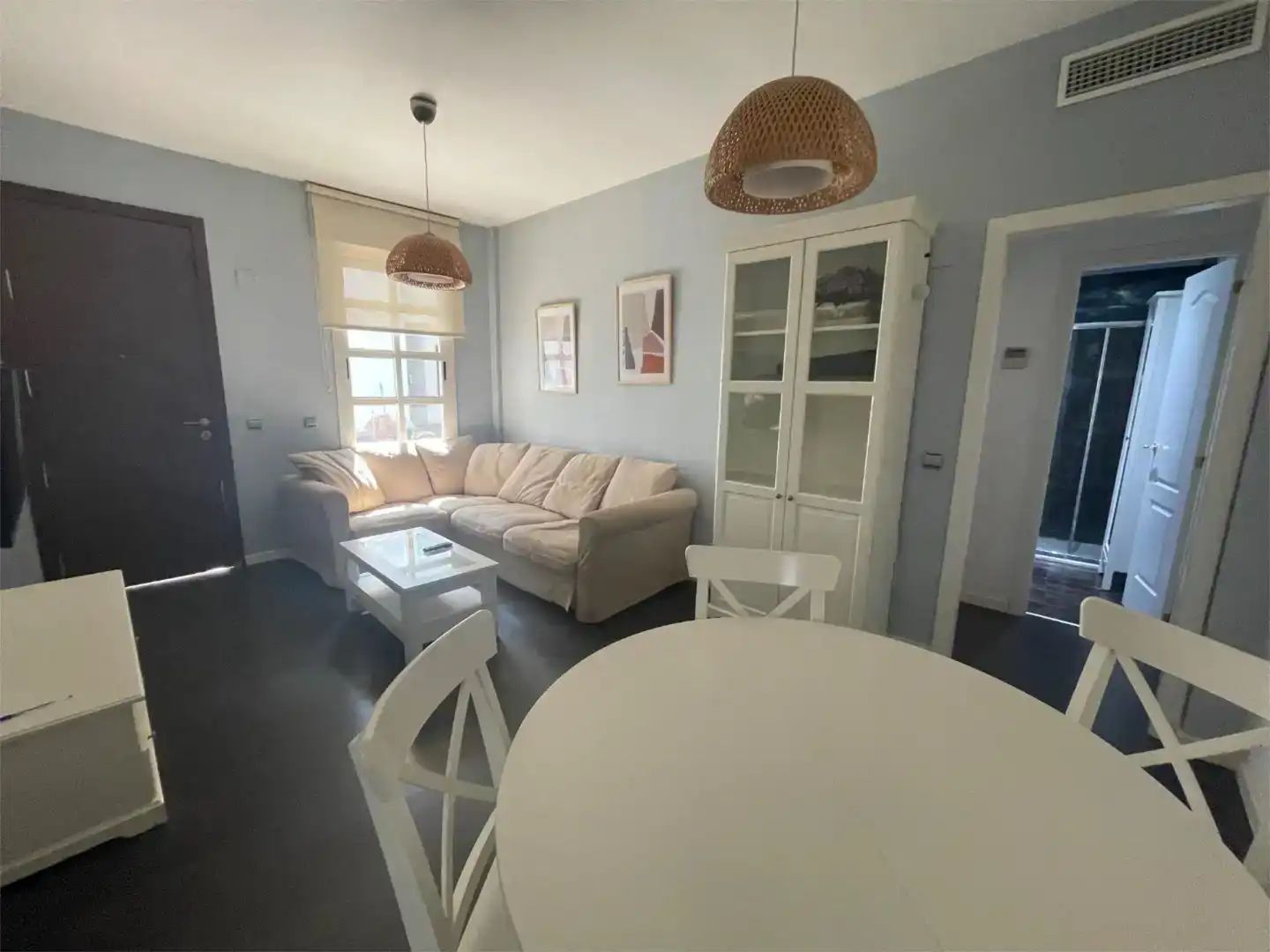 Living room of Flat for rent in Córdoba  with Air Conditioner, Private garden and Parquet flooring