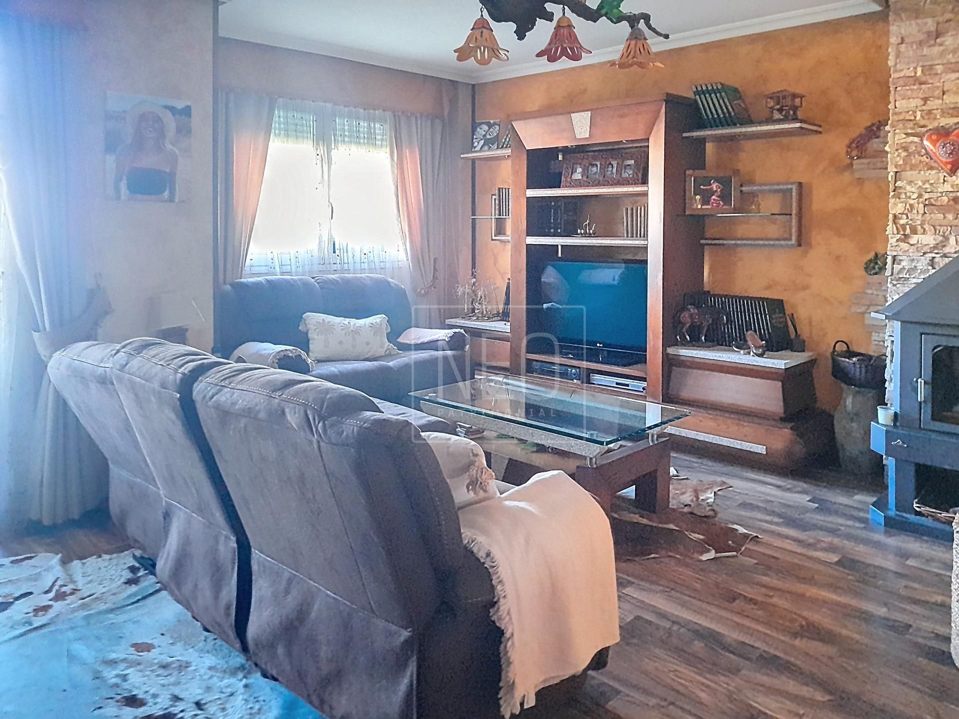 Sala d'estar de Casa adosada en venda en Fuenlabrada amb Aire condicionat, Calefacció i Jardí privat