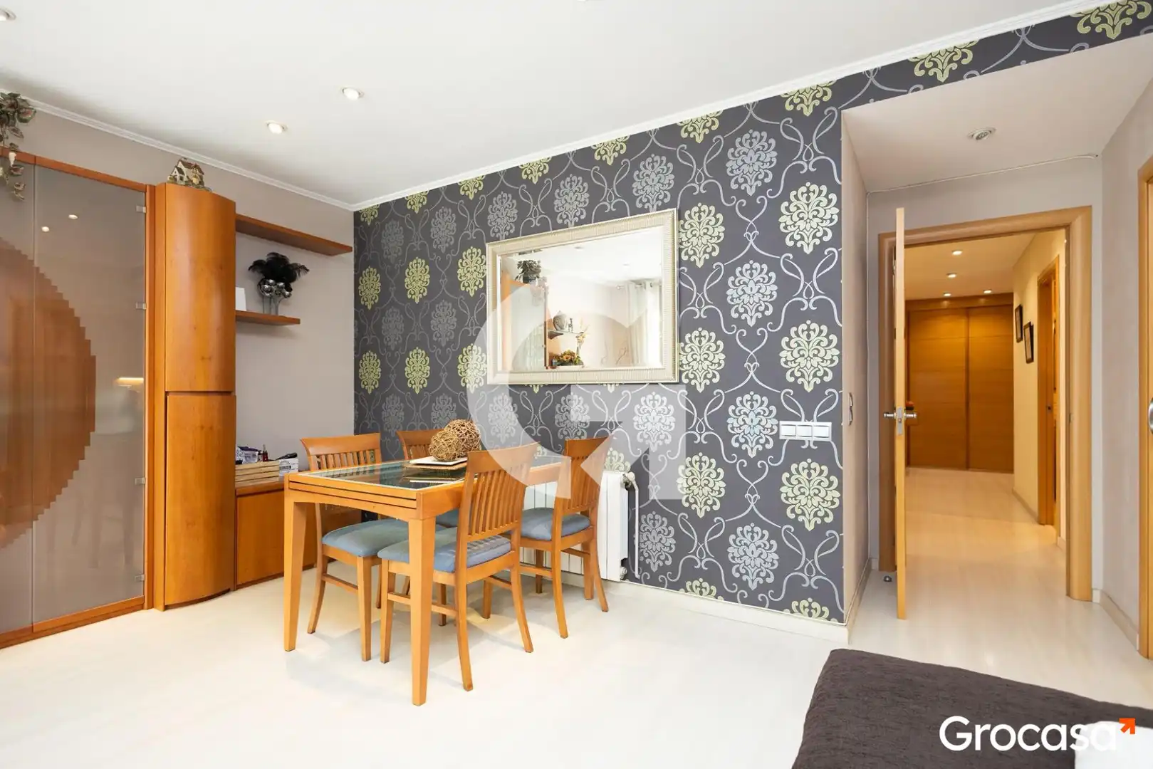 Dining room of Flat for sale in Badalona  with Air Conditioner, Heating and Oven