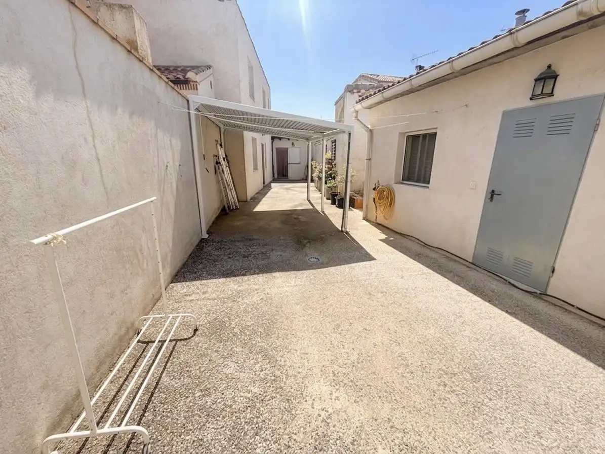 Vista exterior de Casa o xalet en venda en Menasalbas amb Calefacció, Jardí privat i Traster