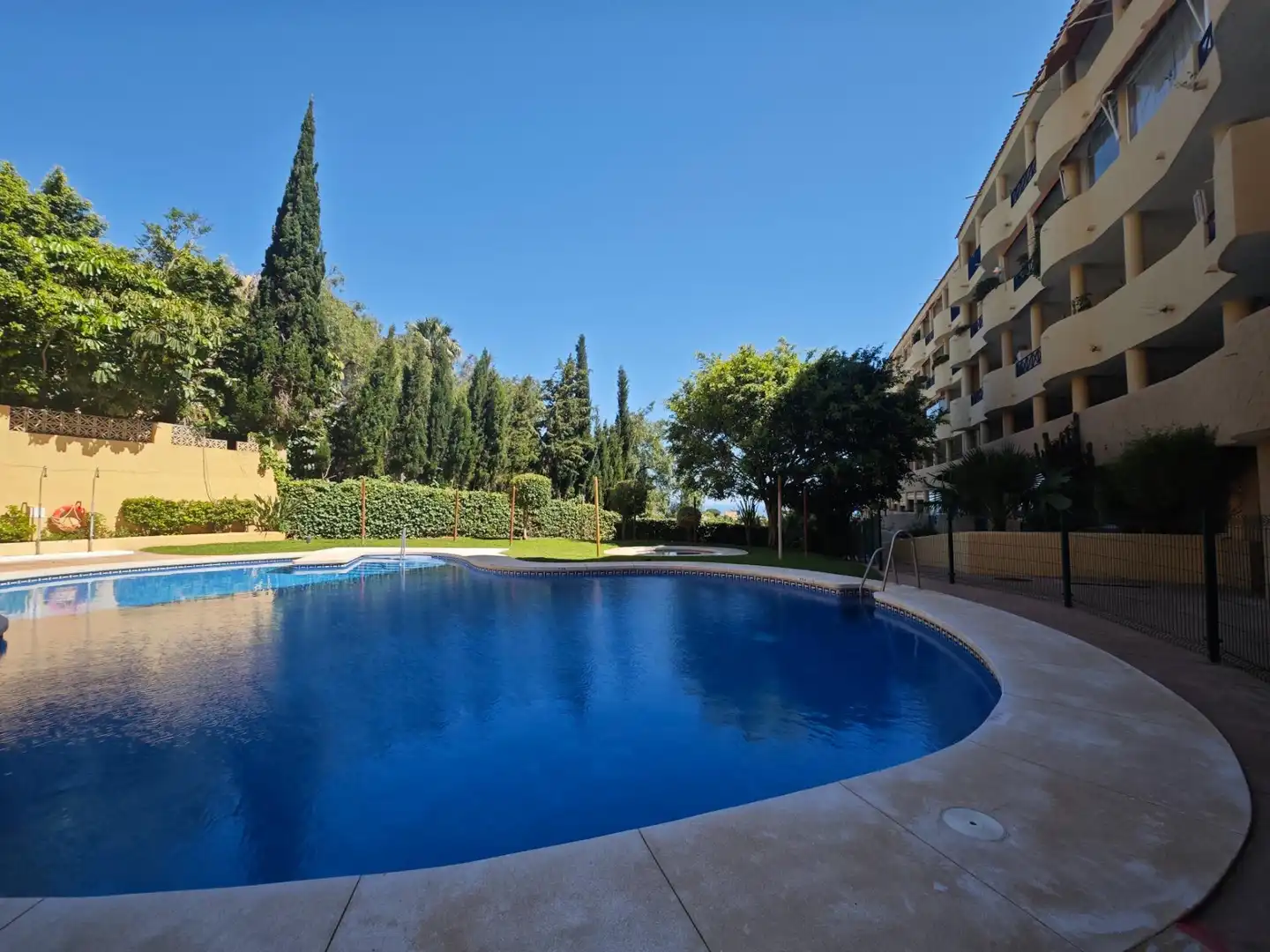 Piscina de Estudio de alquiler en Fuengirola con Aire acondicionado, Jardín privado y Terraza