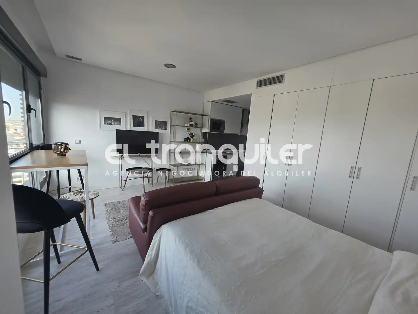 Living room of Study for rent in Madrid  with Air Conditioner, Parquet flooring and Swimming Pool