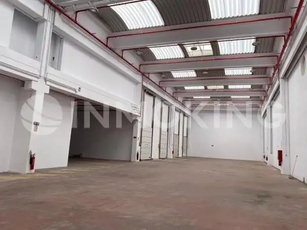 Industrial building to rent in Barrio de la Estación, imagen 9