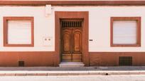 Vista exterior de Casa o xalet en venda en Socuéllamos amb Calefacció, Terrassa i Balcó