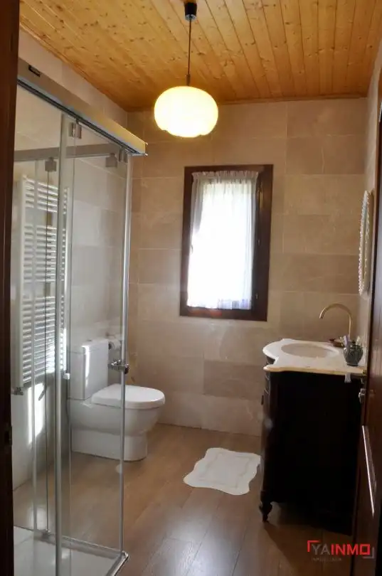 Bany de Casa o xalet en venda en Zambrana amb Calefacció, Jardí privat i Terrassa
