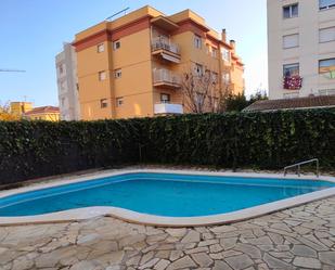 Swimming pool of Planta baja for sale in Vilanova i la Geltrú  with Air Conditioner, Heating and Parquet flooring