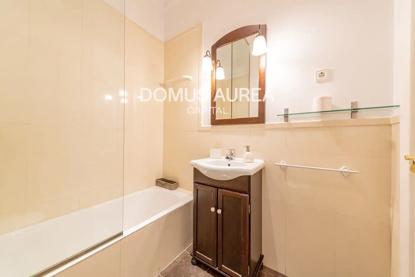 Badezimmer von Wohnung zur Miete in Madrid mit Klimaanlage, Heizung und Terrasse