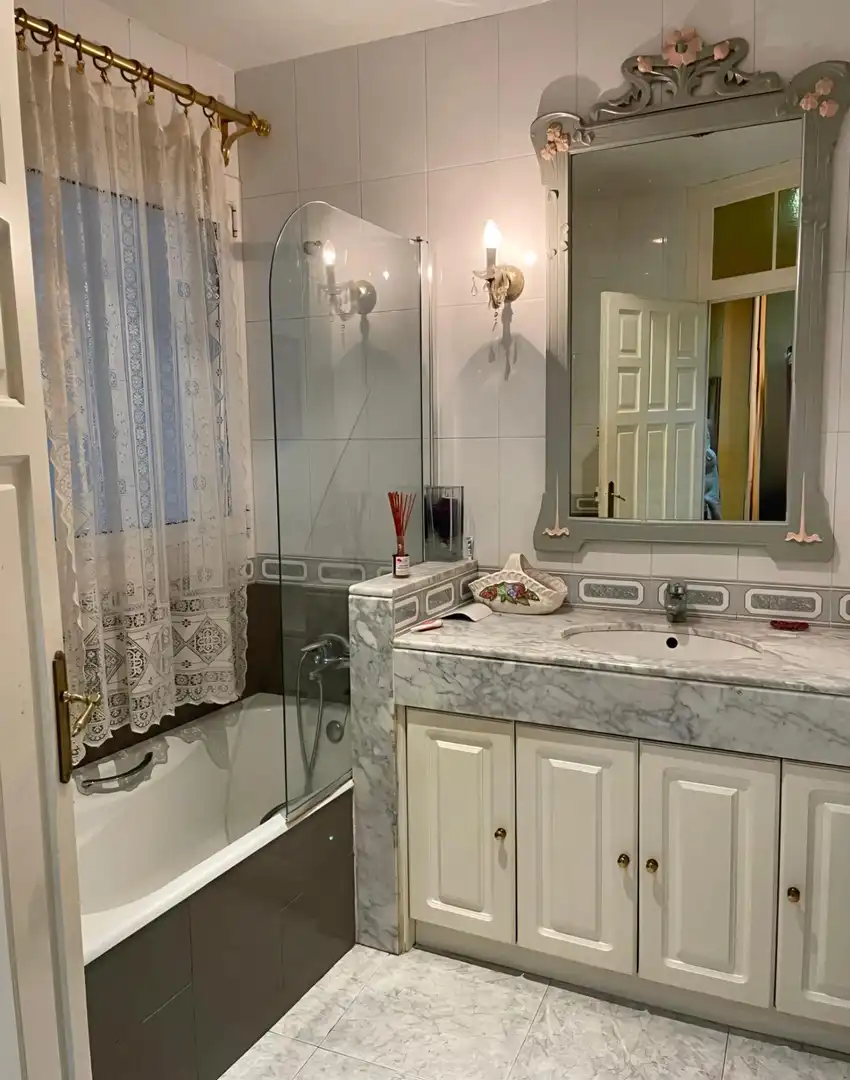 Baño de Piso de alquiler en Zaragoza con Aire acondicionado, Calefacción y Parquet
