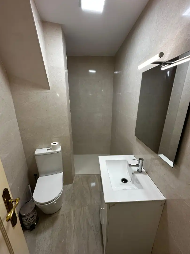 Baño de Piso para compartir en Jaén con Amueblado y Balcón