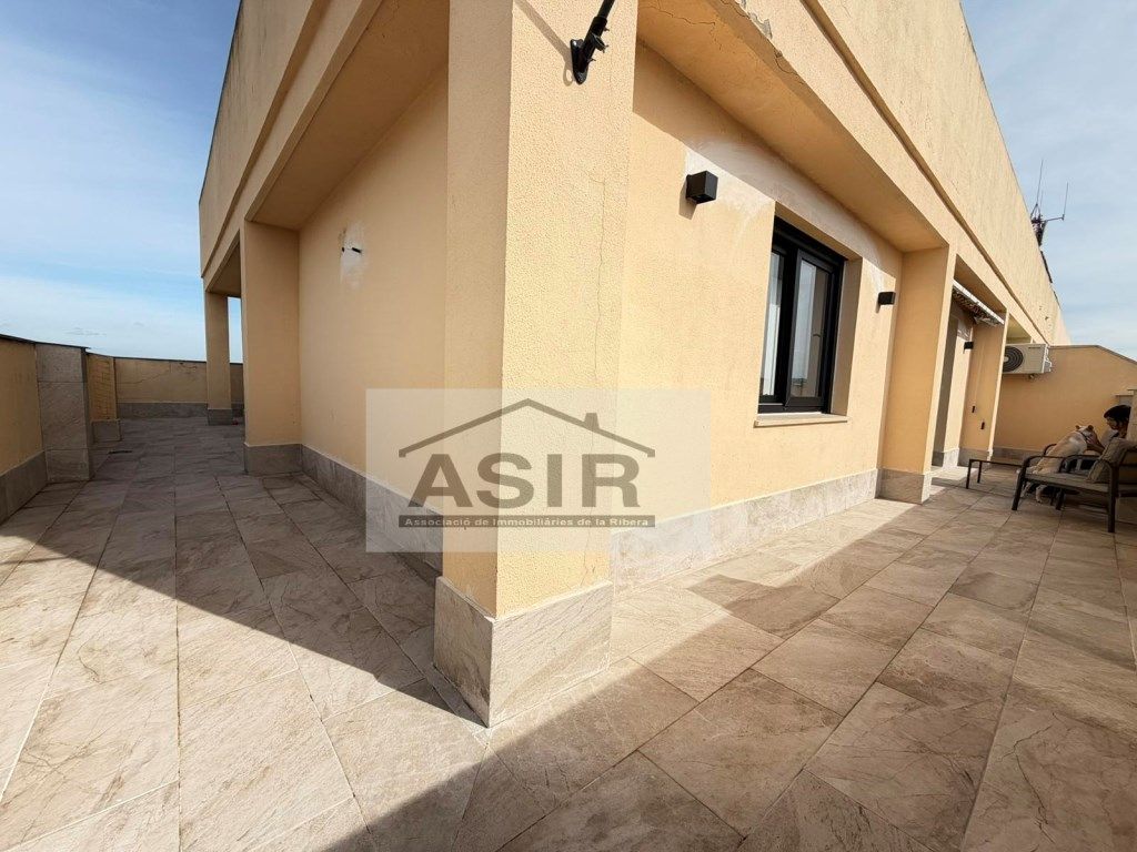 Vista exterior de Àtic en venda en Alzira amb Aire condicionat