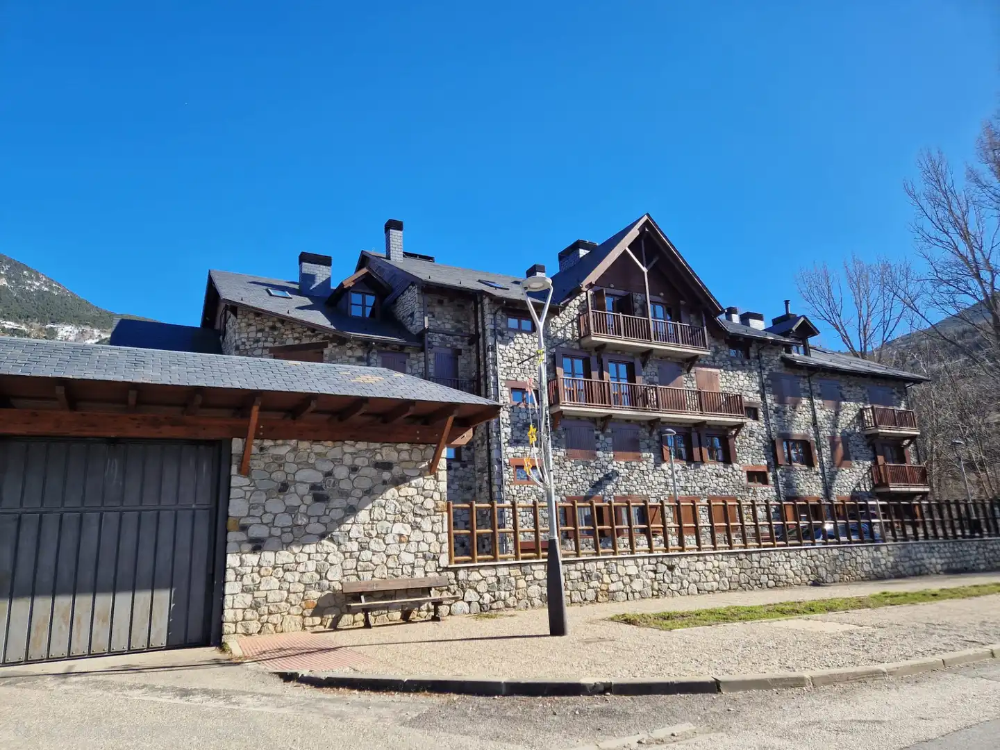 Vista exterior de Apartamento en venta en Benasque con Aire acondicionado, Calefacción y Amueblado
