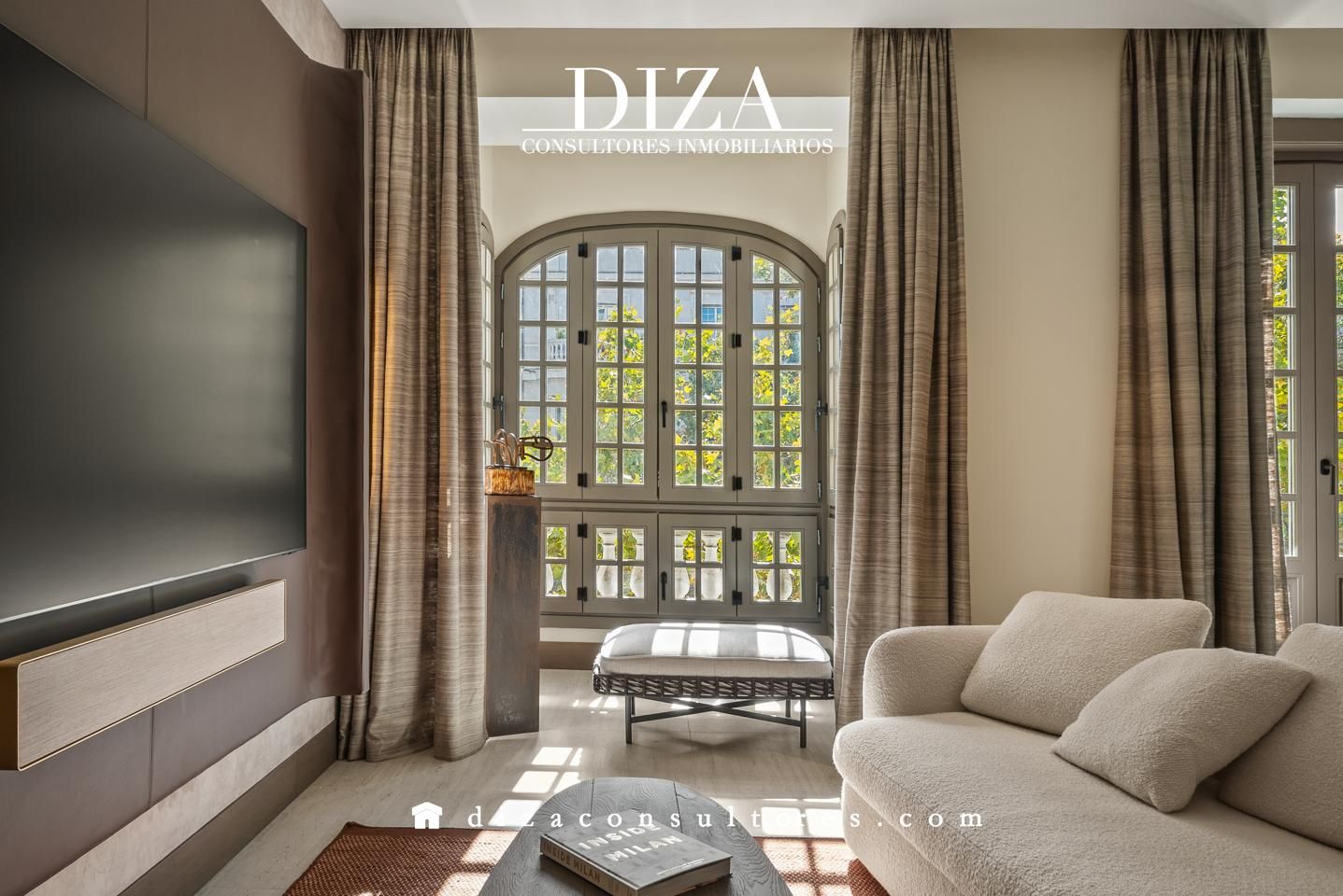 Sala d'estar de Pis en venda en  Madrid Capital amb Aire condicionat, Calefacció i Moblat