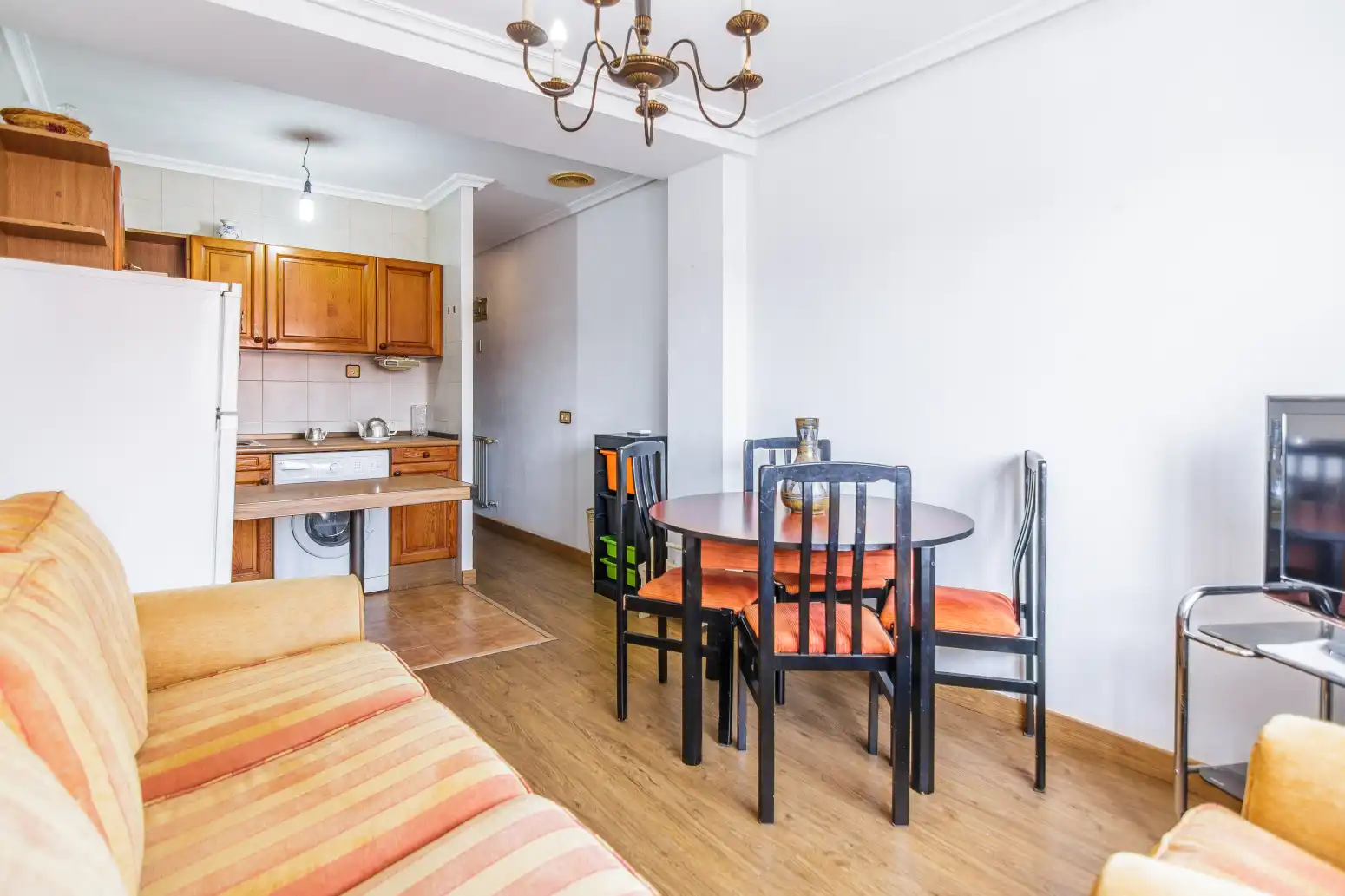 Dining room of Flat for sale in Oviedo   with Heating, Storage room and Furnished
