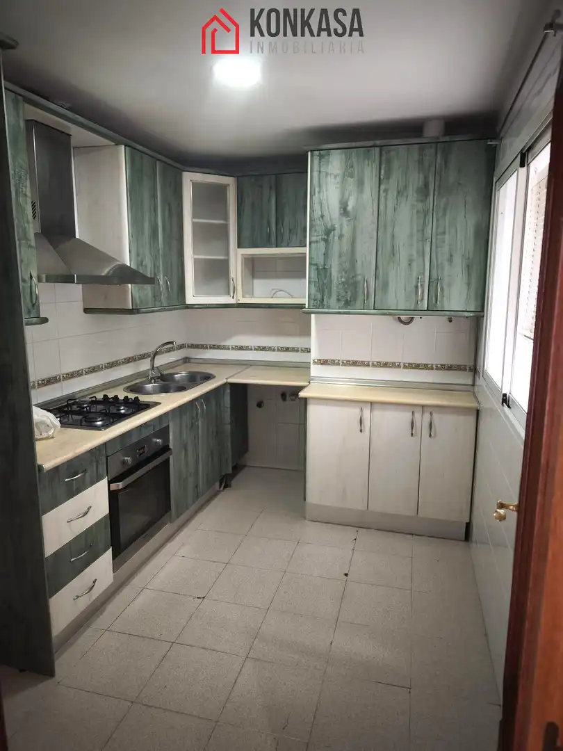 Kitchen of Flat for sale in Arcos de la Frontera  with Storage room