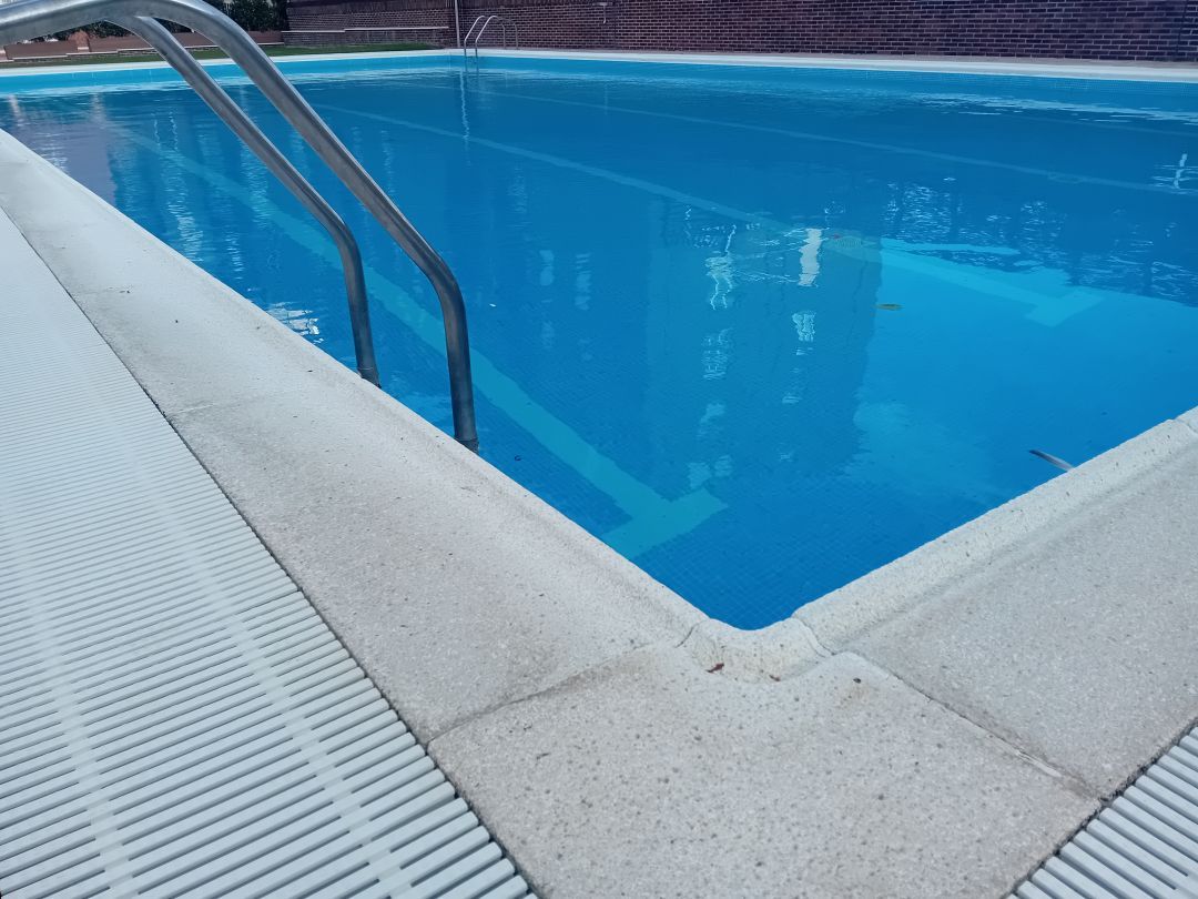 Piscina de Apartament en venda en  Logroño amb Calefacció, Terrassa i Traster