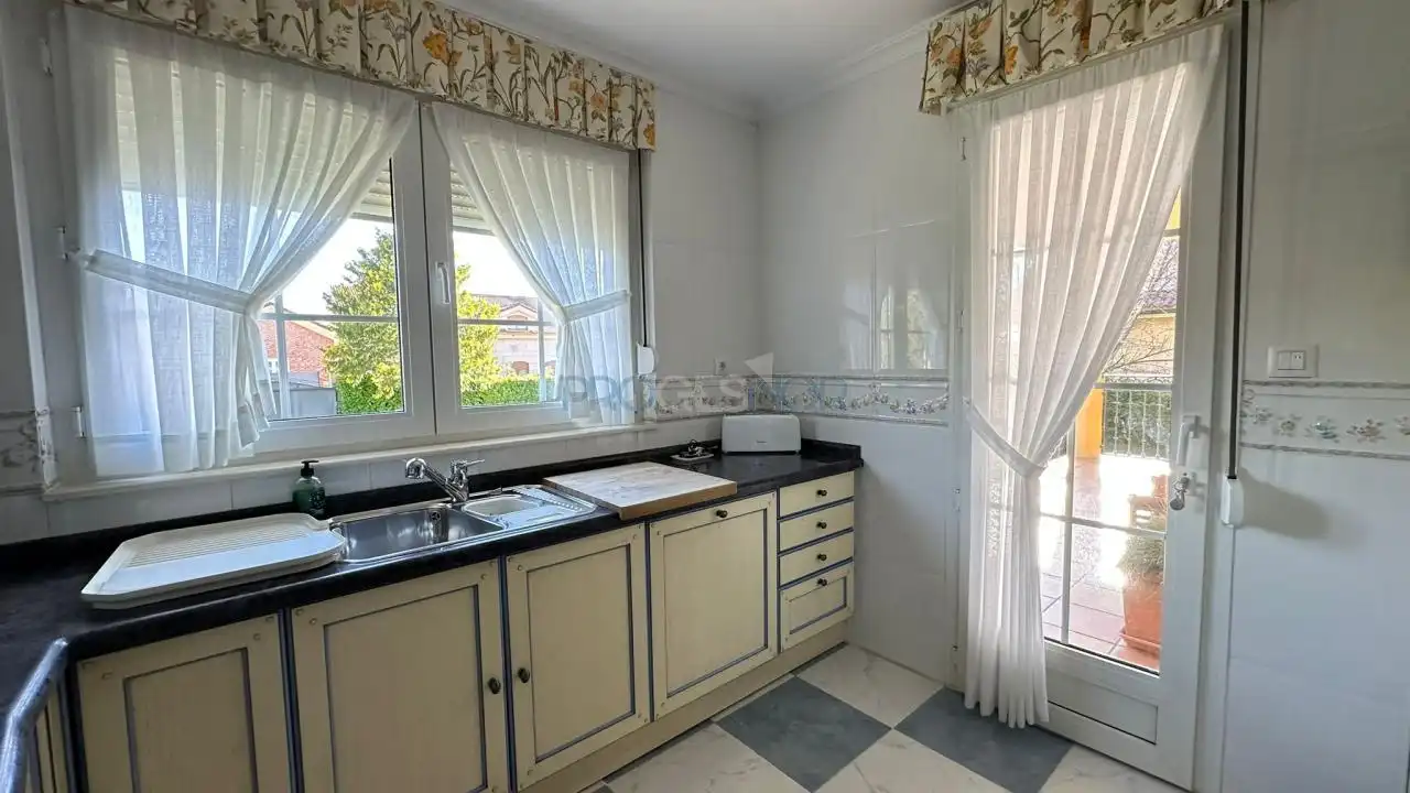 Cocina de Casa o chalet en venta en Sariegos con Calefacción, Jardín privado y Terraza